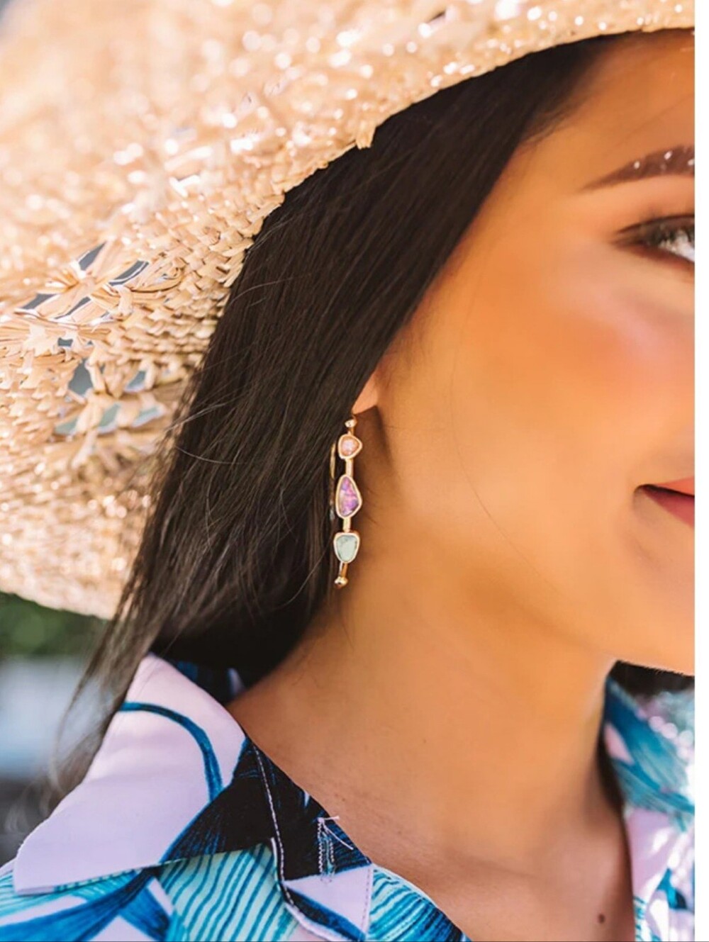 Kendra Scott Ivy Gold Hoop Earrings in Sea Green Mix